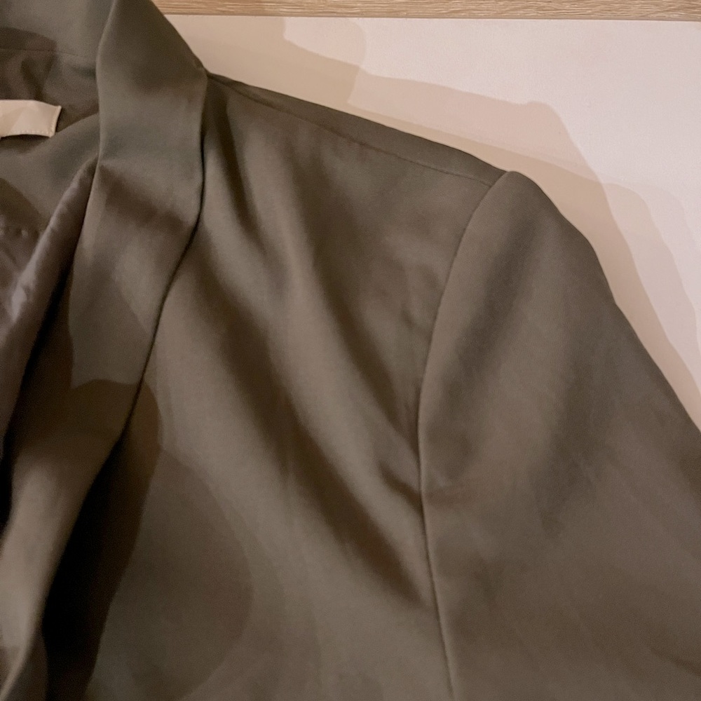 Olive green Blazer with light lift shoulder pads